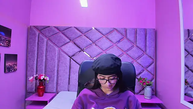 Snapshot of Miaa_Thopmson chatting on 11-29-25, 12:13 Miaa Thopmson online show from 11-29-25, 12:13