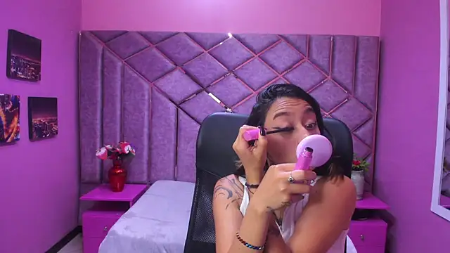 Snapshot of Miaa_Thopmson chatting on 12-01-25, 03:06 Miaa Thopmson online show from 12-01-25, 03:06