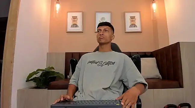 wolf james123 online show from 02-03-25, 01:51