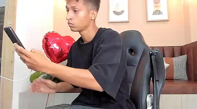 wolf james123 online show from 02-12-25, 01:59