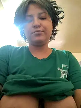 Snapshot of iDogrose21 chatting on 11-07-25, 04:40 iDogrose21 online show from 11-07-25, 04:40