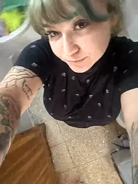 Snapshot of iDogrose21 chatting on 11-24-25, 09:25 iDogrose21 online show from 11-24-25, 09:25