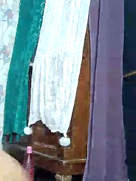 Snapshot of Oleevia chatting on 03-15-25, 09:09 Oleevia online show from 03-15-25, 09:09