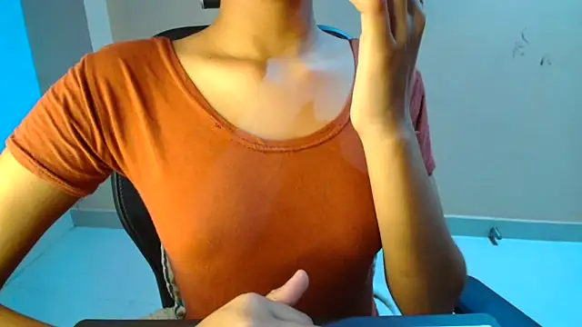 Snapshot of Chandani-Love chatting on 04-30-26, 04:35 Chandani-Love online show from 04-30-26, 04:35