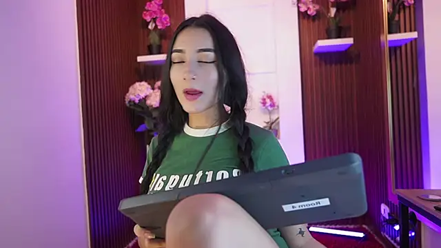 Snapshot of CattleyaScaly chatting on 10-29-25, 07:37 CattleyaScaly online show from 10-29-25, 07:37