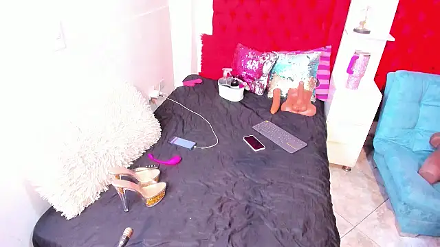 Snapshot of larafoxter chatting on 06-07-26, 03:32 larafoxter online show from 06-07-26, 03:32