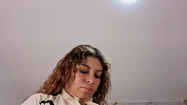 Snapshot of agatha_97_ chatting on 02-25-26, 02:43 agatha 97 online show from 02-25-26, 02:43