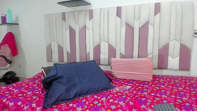 mia stanfort online show from 03-12-25, 07:17