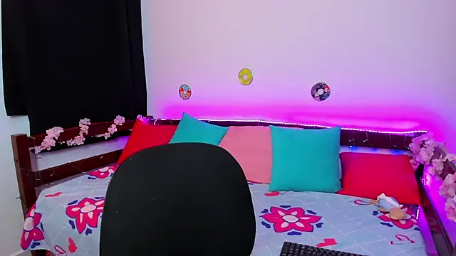  Moon Johnson online show from 09-18-25, 02:57