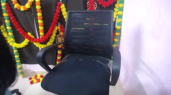 Snapshot of gulabo-Queen chatting on 12-09-24, 03:54 gulabo-Queen online show from 12-09-24, 03:54