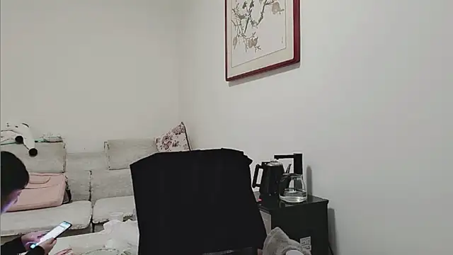 Snapshot of moyan-001 chatting on 12-19-24, 10:56 moyan-001 online show from 12-19-24, 10:56