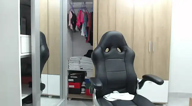 RoxanaLove9 online show from 01-28-25, 11:07