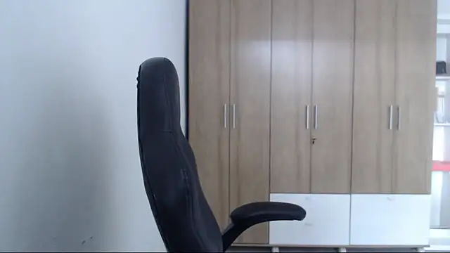 RoxanaLove9 online show from 02-10-26, 06:12