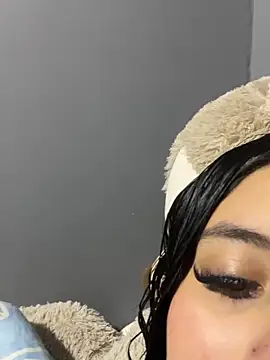 Annie9  online show from 04-13-26, 02:17