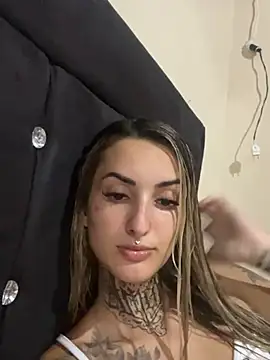 hotskinny1 online show from 02-15-25, 11:36