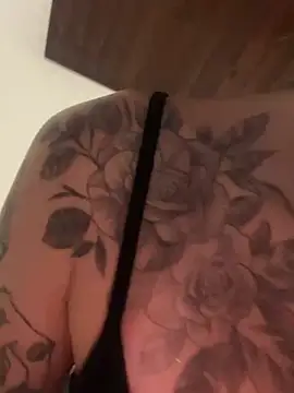 hotskinny1 online show from 03-10-25, 12:40