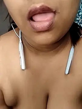 Hottyalia online show from 03-04-25, 04:49