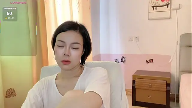 Snapshot of Linda-LL chatting on 06-17-26, 02:14 Linda-LL online show from 06-17-26, 02:14