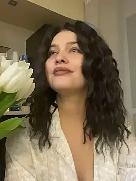 KikiWatson online show from 02-16-25, 05:04