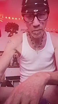 Snapshot of Undercover_Pornstar chatting on 04-16-26, 01:45 Undercover Pornstar online show from 04-16-26, 01:45