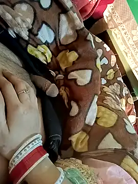 Snapshot of QUEEN-X-CPL chatting on 01-12-25, 08:14 QUEEN-X-CPL online show from 01-12-25, 08:14