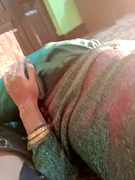 Snapshot of QUEEN-X-CPL chatting on 01-24-25, 05:42 QUEEN-X-CPL online show from 01-24-25, 05:42