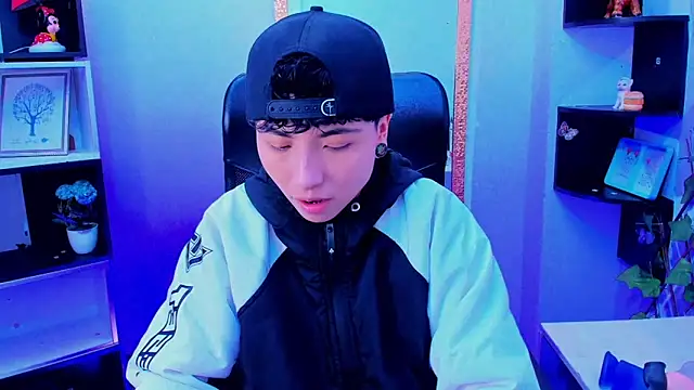 Im Mathias online show from 11-25-25, 02:44