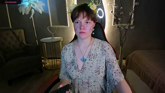 DreamyLuna online show from 11-30-25, 08:35