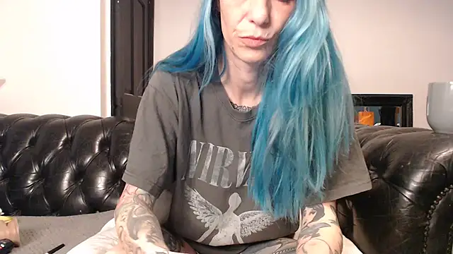 Snapshot of RavenryderUK chatting on 01-06-25, 12:05 RavenryderUK online show from 01-06-25, 12:05