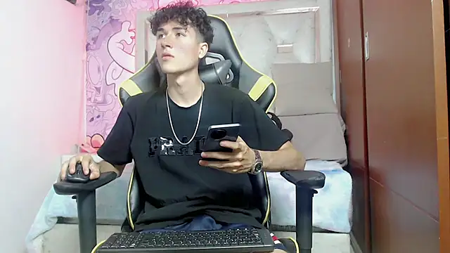 johnny cagee online show from 10-25-25, 04:53