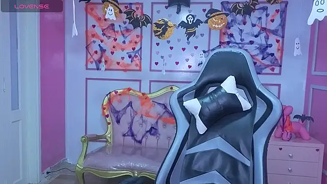 stephania t online show from 10-31-25, 12:50