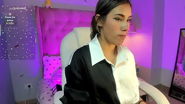  Sophie  miller online show from 11-18-25, 07:07