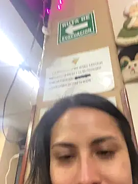 Snapshot of Effyvice13 chatting on 12-15-25, 12:37 Effyvice13 online show from 12-15-25, 12:37