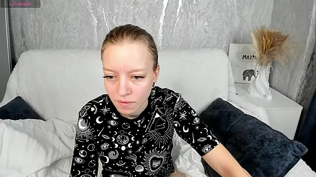 Michelle Blond online show from 09-30-25, 07:35