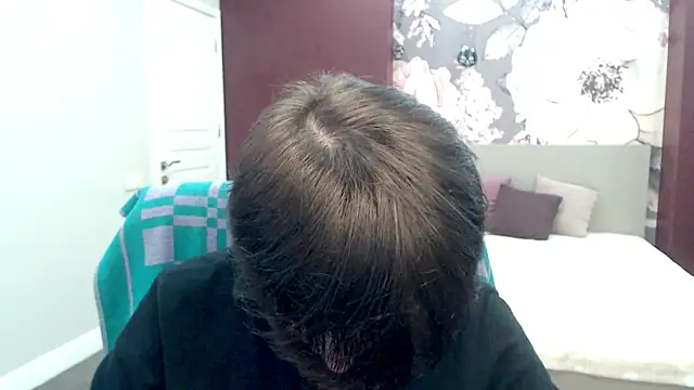 EmiliaYours online show from 02-11-25, 01:09