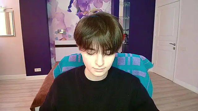 EmiliaYours online show from 02-18-25, 01:33