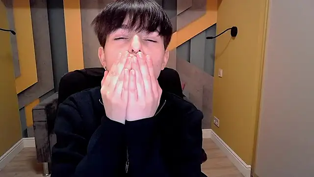 EmiliaYours online show from 03-03-25, 04:24