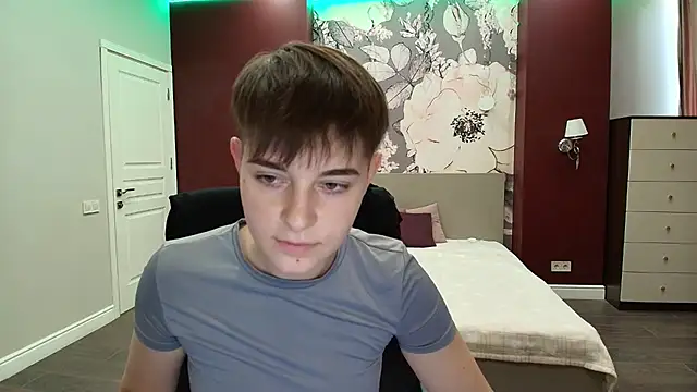 EmiliaYours online show from 09-24-25, 03:26