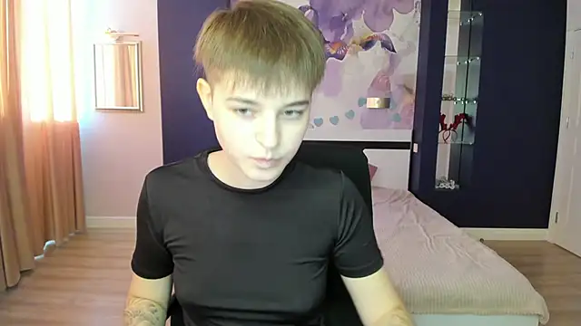 EmiliaYours online show from 09-28-25, 01:49