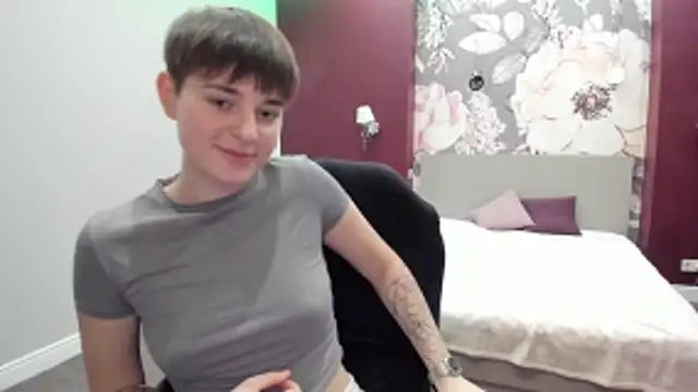 EmiliaYours online show from 11-08-25, 02:28