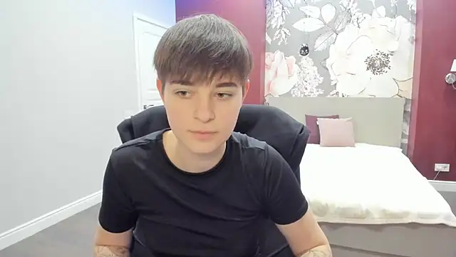 EmiliaYours online show from 11-25-25, 03:01