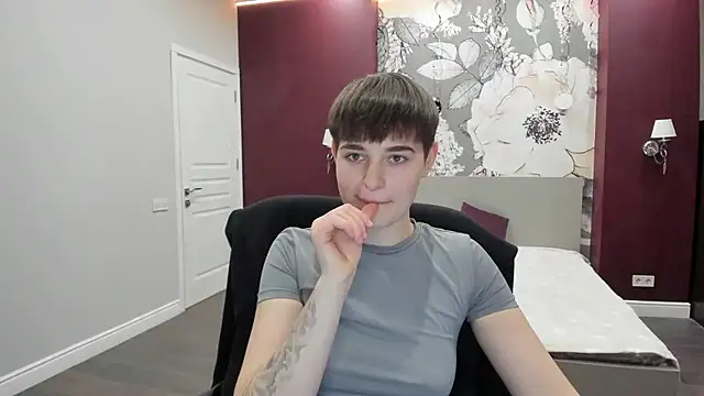 EmiliaYours online show from 01-10-26, 03:03