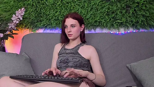 Snapshot of AprilAvery chatting on 02-21-25, 10:04 AprilAvery online show from 02-21-25, 10:04