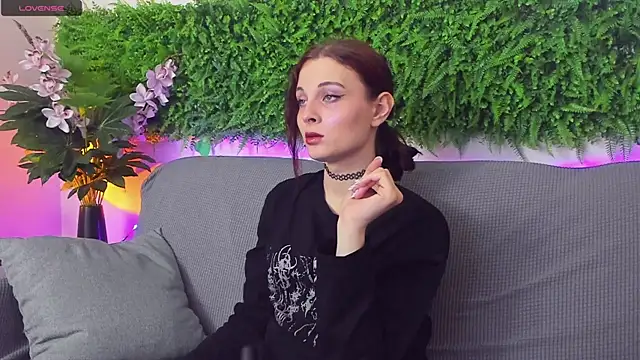 Snapshot of AprilAvery chatting on 03-18-25, 04:15 AprilAvery online show from 03-18-25, 04:15