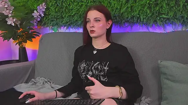 Snapshot of AprilAvery chatting on 03-20-25, 10:07 AprilAvery online show from 03-20-25, 10:07