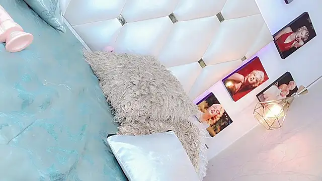 Niccolls Princess online show from 03-08-25, 10:22