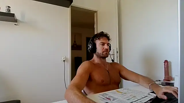 Snapshot of alpha-hunk chatting on 05-09-26, 09:14 alpha-hunk online show from 05-09-26, 09:14