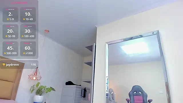 Snapshot of MAYROBERTSS chatting on 03-12-25, 10:17 MAYROBERTSS online show from 03-12-25, 10:17