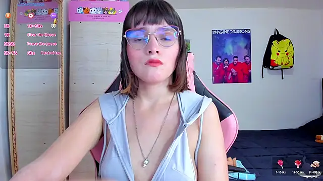 Snapshot of Lucyy-hess chatting on 09-26-25, 06:56 Lucyy-hess online show from 09-26-25, 06:56