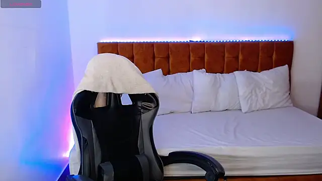 alexiaaross online show from 11-14-25, 05:28